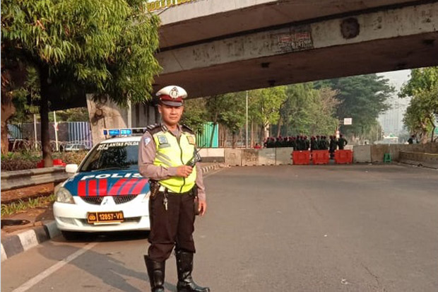 Jalan Sekitar Gedung...
