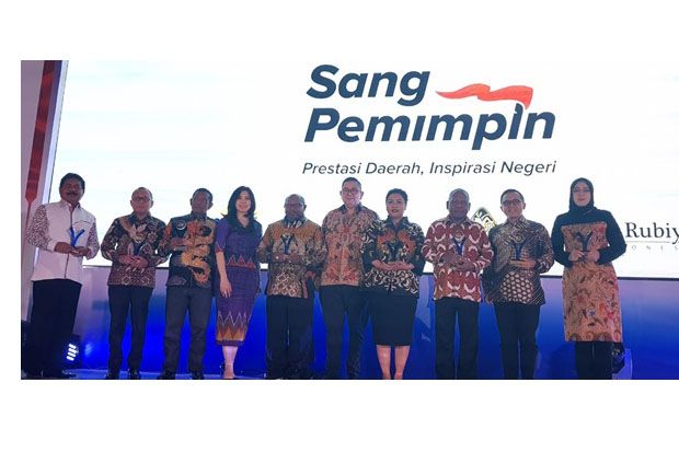 Bupati Jayapura Raih...