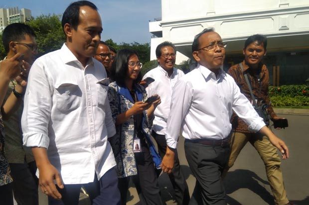 Muncul di Istana, Akankan...