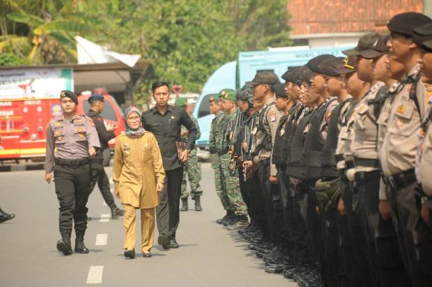 Bupati Lebak Pimpin...