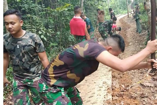 Personel TMMD Merapikan...