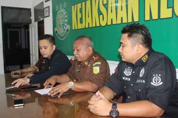 Sekda Gresik Tersangka...