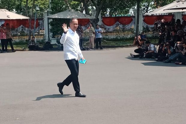 Merapat ke Istana, Agus...