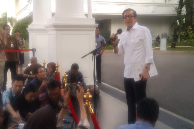 Kembali Jabat Menkumham,...