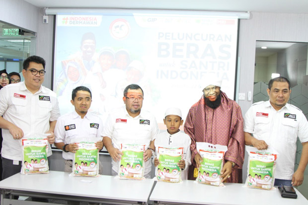 Luncurkan Program Beras...