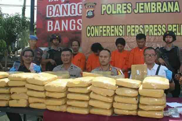 Polisi Tangkap Empat...
