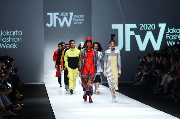 Parade Fashion Buka...