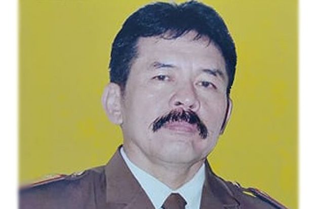Prasetyo Lengser, Jaksa...