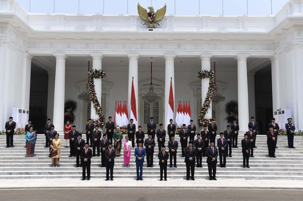Jokowi Izinkan Menteri...