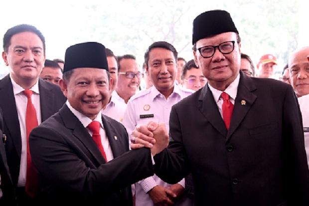 Dalam Sehari, Tjahjo...