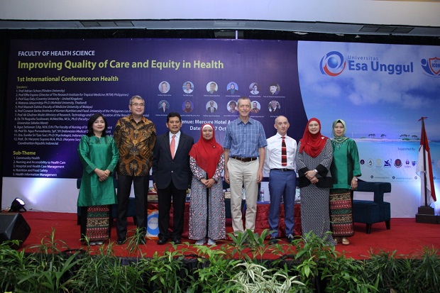 Universitas Esa Unggul...