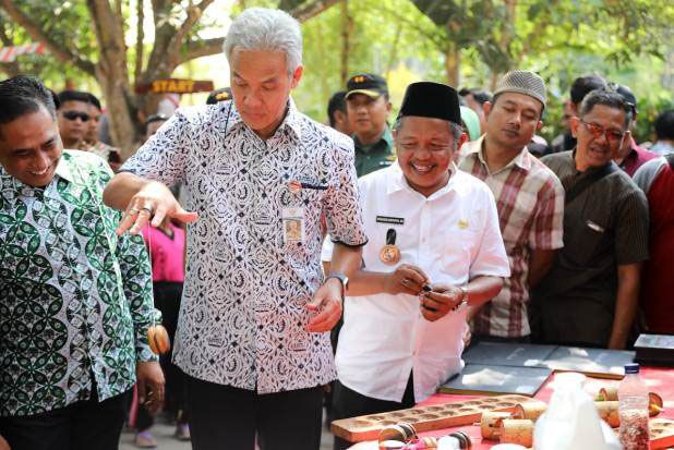 Serunya Lomba Tarik...