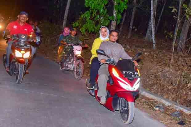 Bupati Karawang Dibonceng...
