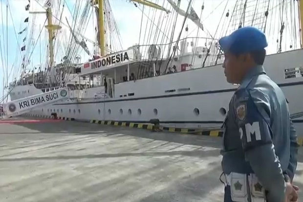 KRI Bima Suci Tiba di...