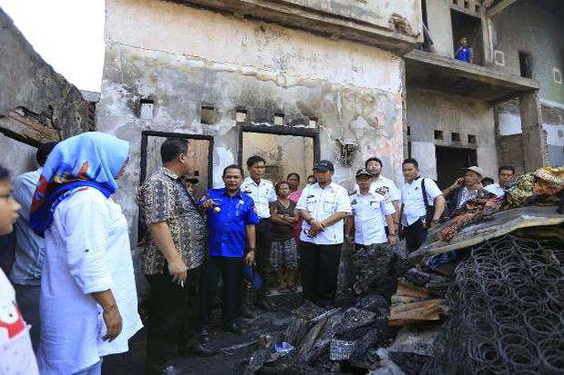 Tinjau Lokasi Kebakaran,...