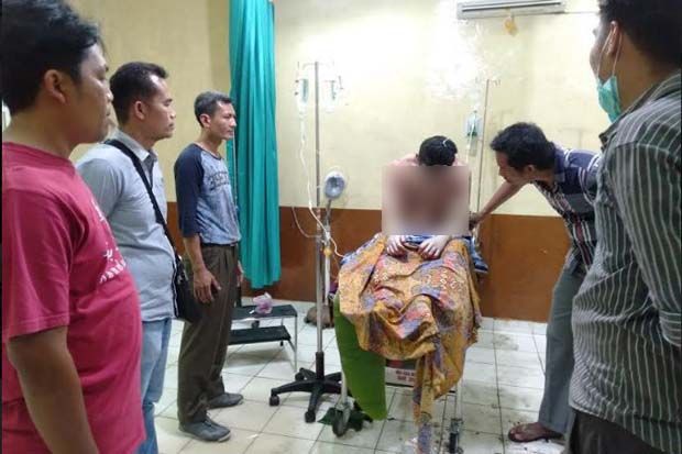 Toko Perabot Terbakar,...