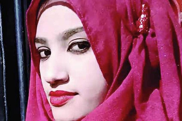 Gadis Ini Dibakar karena...
