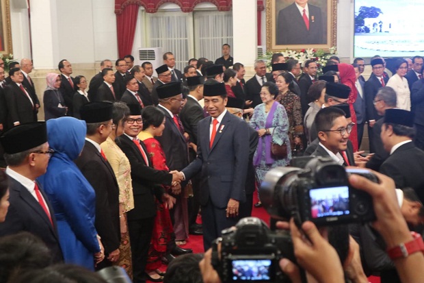 Presiden Jokowi Lantik...