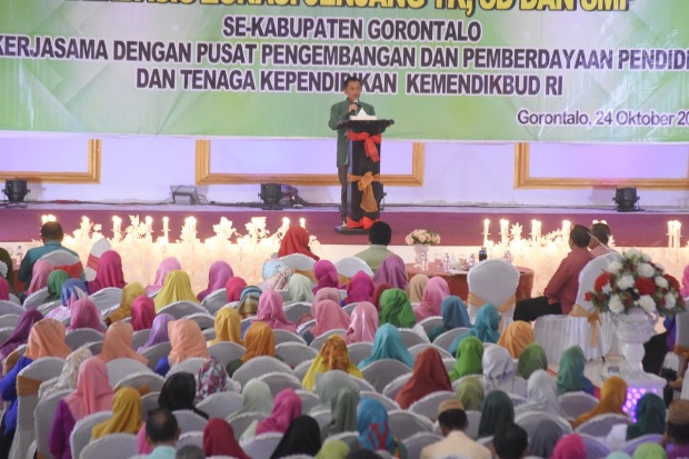 Bupati Nelson: Guru...
