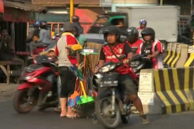 Polisi Nyamar Jadi Pedagang...