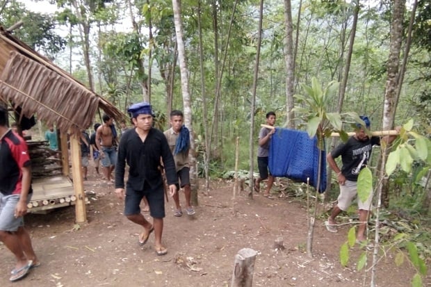 Langgar Aturan Adat...