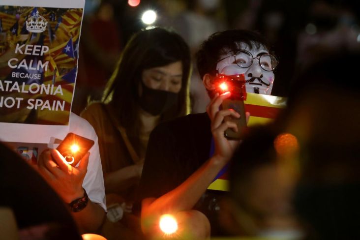 Hong Kong Larang Publik...