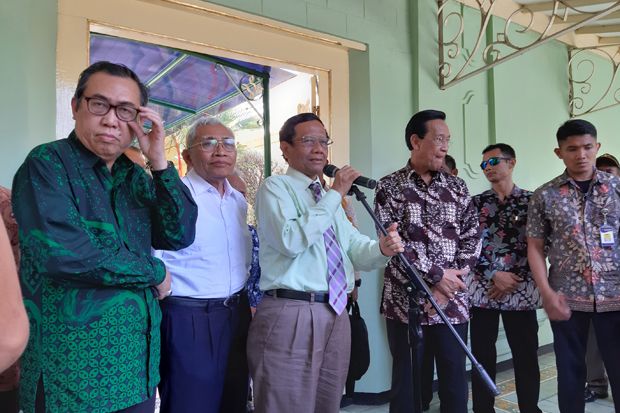 Temui Sultan HB X, Mahfud...