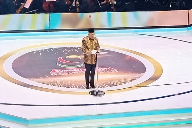 Hadiri Anugerah Kepemudaan,...