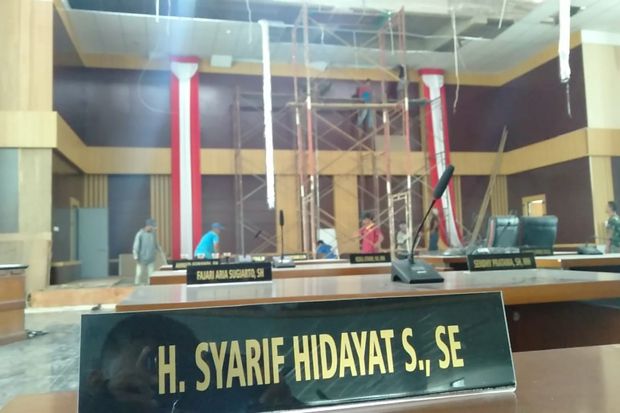 Belum Satu Tahun Diresmikan,...
