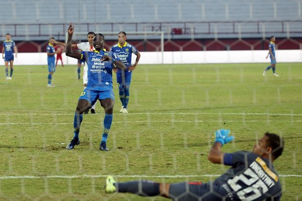 Ezechiel Gagal Penalti,...
