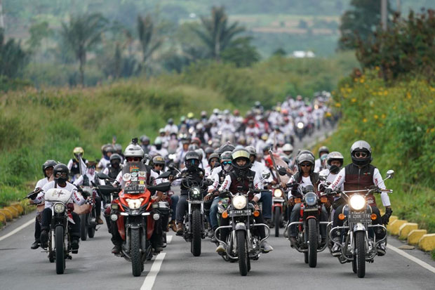 Ribuan Bikers Nikmati...