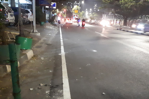 Bawa Senjata Tajam,...