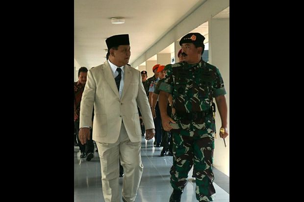 Datang dengan Alphard...