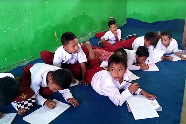 Tolong Pak Nadiem, Siswa...
