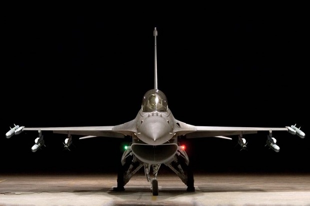 Detail Jet Tempur F-16...