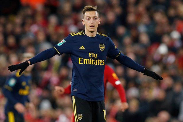 Mesut Ozil Mulai Betot...