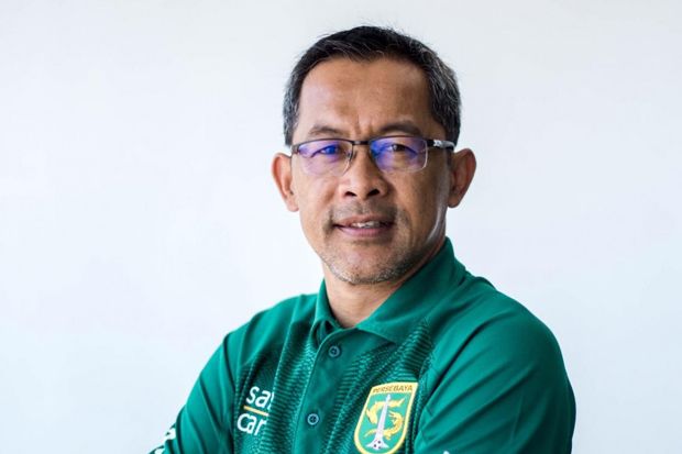 Resmi Jadi Pelatih Pesebaya,...