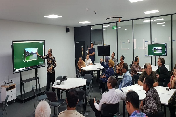 Saleh Husin: Smart Class...