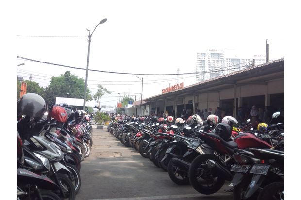 Besok, 3 Kereta Api...