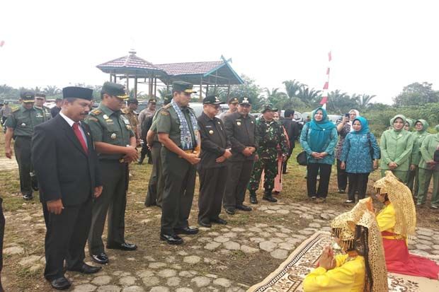 Turun dari Heli, Pangdam...