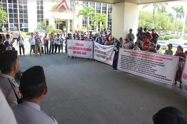 Tuntut Kebun Plasma...