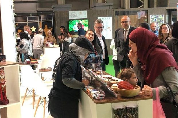 Bersaing di Paris, Produk...