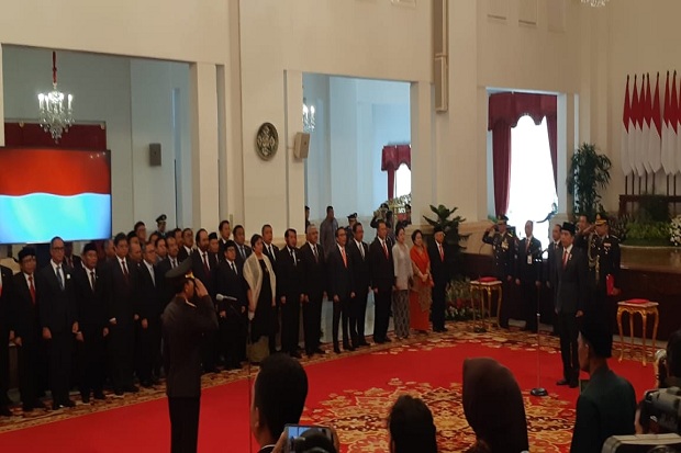 Presiden Jokowi Lantik...