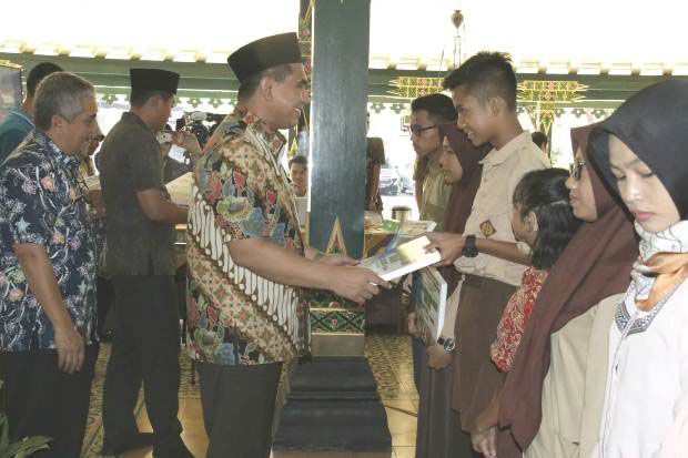 Hanya 4 Tahun Terima...
