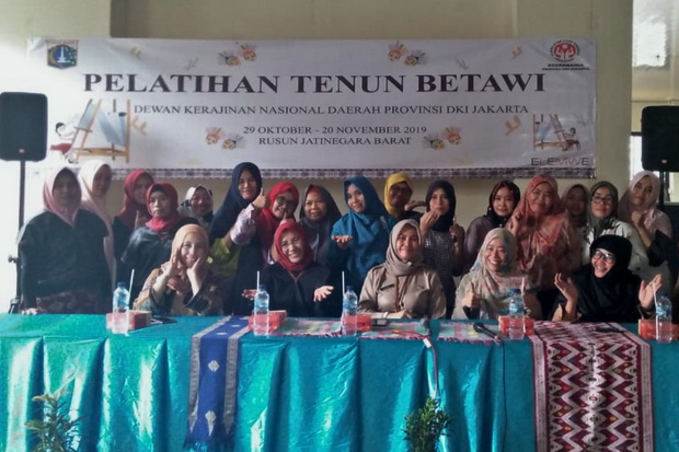 Gelar Pelatihan Tenun...