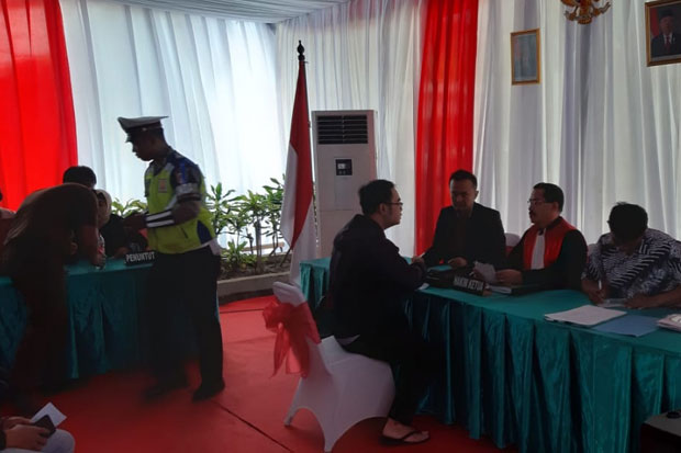 Razia di Tomang, Polisi...