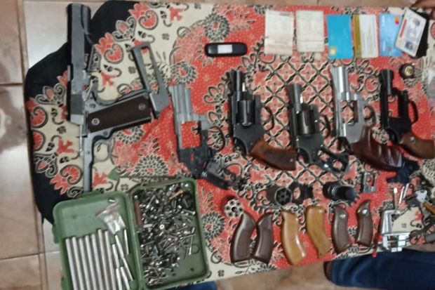Polisi Ciduk Penjual...