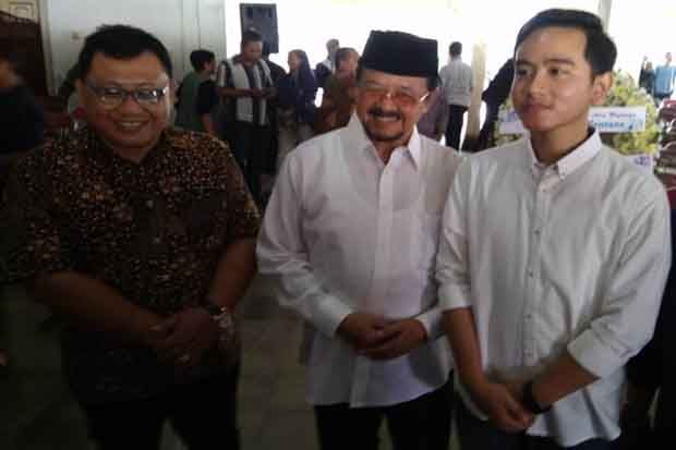 Momen Gibran dan Achmad...