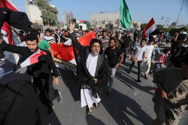 Demonstran Irak Penuhi...
