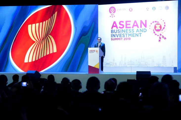 Mahathir: ASEAN Harus...
